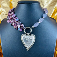 Charger l'image dans la galerie, Pendentif vintage Coeur de métal