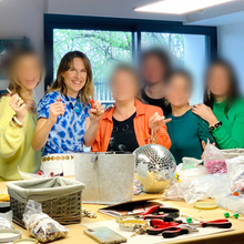 Charger l'image dans la galerie, Atelier UPCYCLING de BIJOUX à domicile / en entreprise