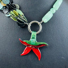 Charger l'image dans la galerie, Pendentif étoile de mer et de verre