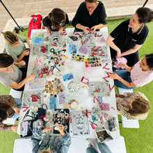 Charger l'image dans la galerie, Atelier création et upcycling de bijoux à domicile - Paris