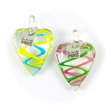 Charger l'image dans la galerie, Pendentif coeur en verre - ADN