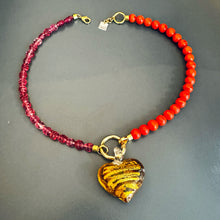Charger l'image dans la galerie, Pendentif coeur en verre - volutes