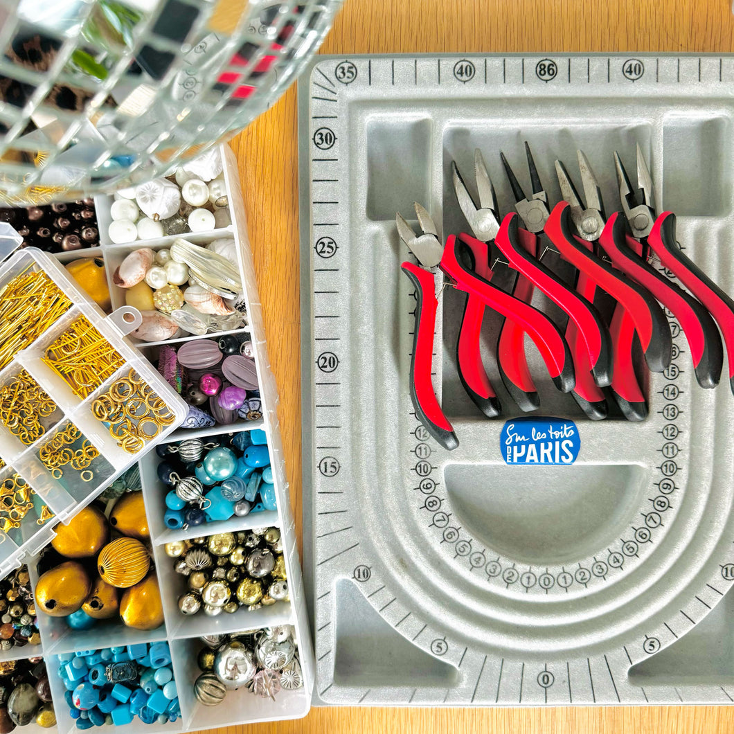 Atelier UPCYCLING de BIJOUX à Paris et Boulogne avec Hélène