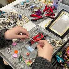 Charger l&#39;image dans la galerie, Atelier UPCYCLING de BIJOUX à Paris
